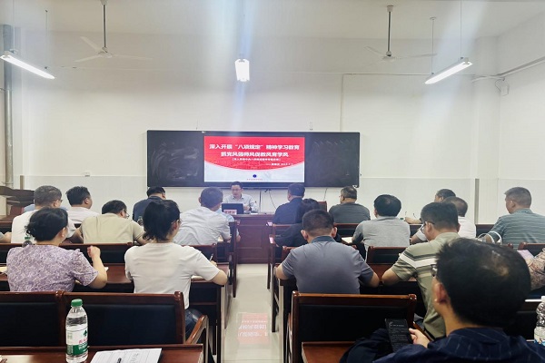 夏校长.jpg 夏校长.jpg